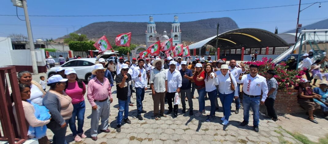 Habitantes de la junta auxiliar Sta. Lucía Cosamaloapan del municipio de Atlixco mostraron su apoyo total al candidato Eleazar Pérez Sánchez