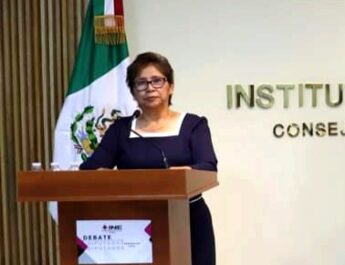 En debate de diputados federales Leonor Popócatl invita a cambiar el destino del distrito 13